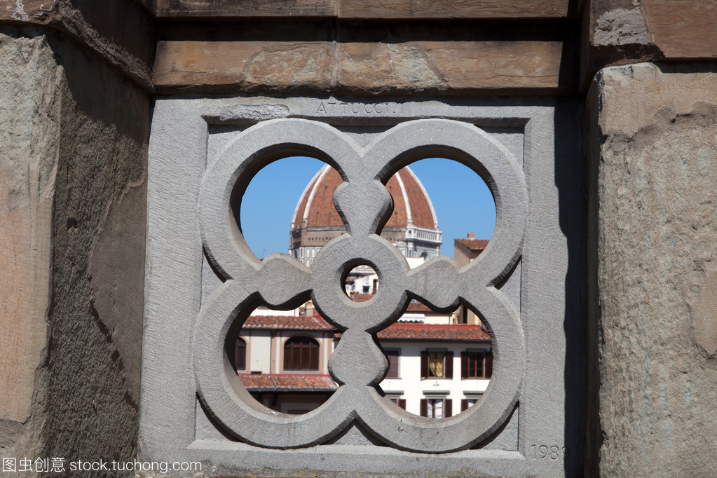 佛羅倫薩的窗飾畫廊 從烏菲茲陽臺窺見藝術與光影